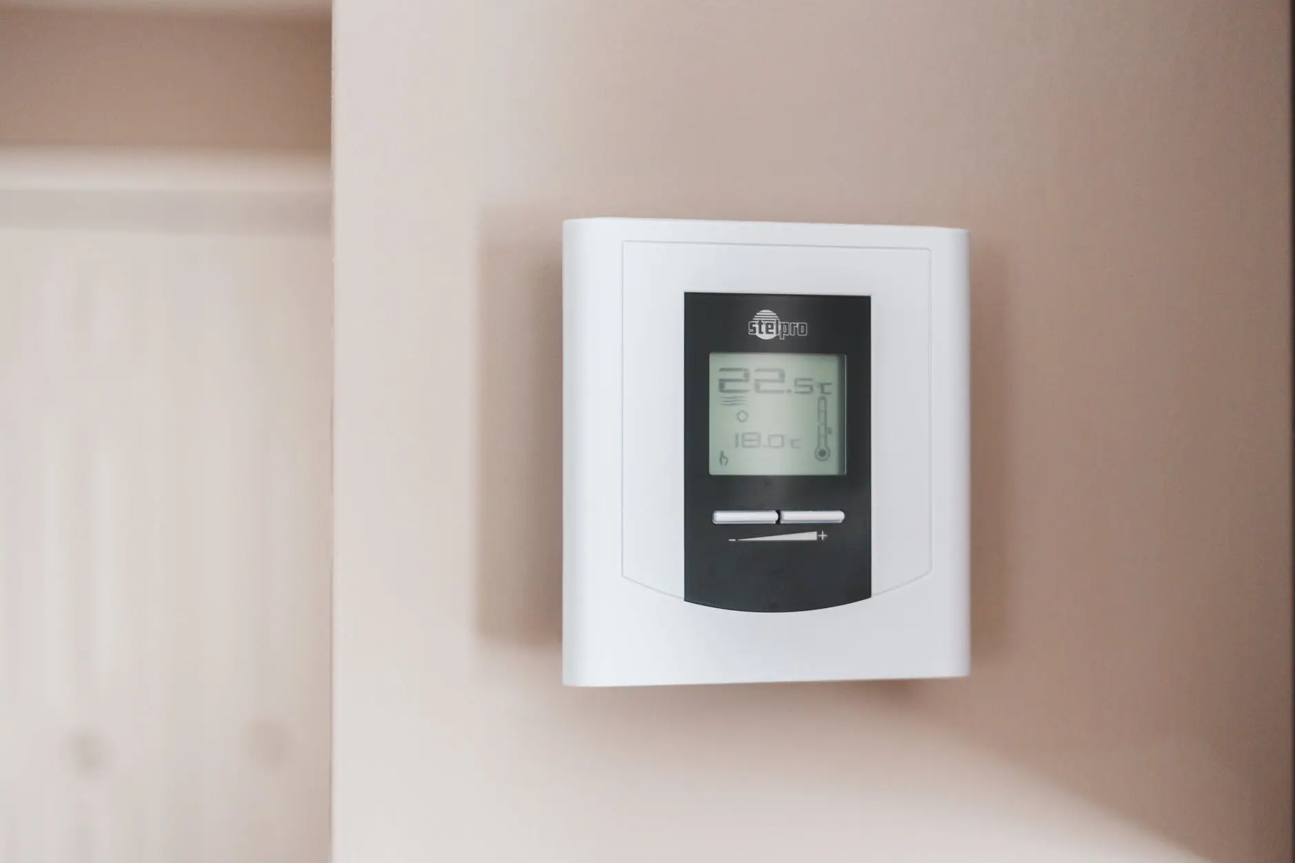 How Does a Programmable Thermostat Work? - Aura Heating